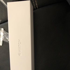 Apple series 4-40mm BRAND NEW STILL IN BOX